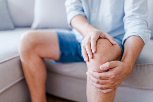 Knee pain shutterstock_1117341575